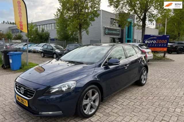 Volvo V40 (2012) thumbnail 1