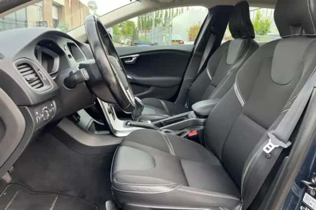 Volvo V40 (2012) thumbnail 6