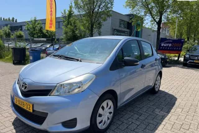 Toyota Yaris (2012) thumbnail 1