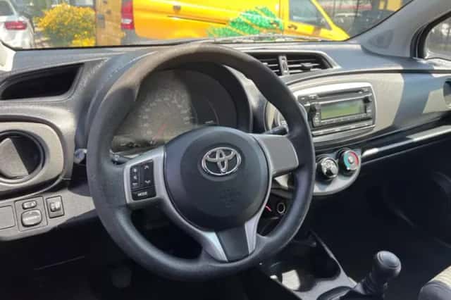 Toyota Yaris (2012) thumbnail 6