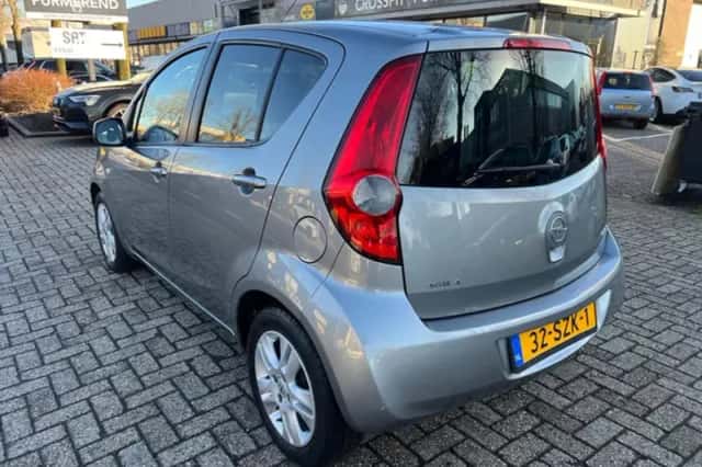 Opel Agila (2011) thumbnail 4