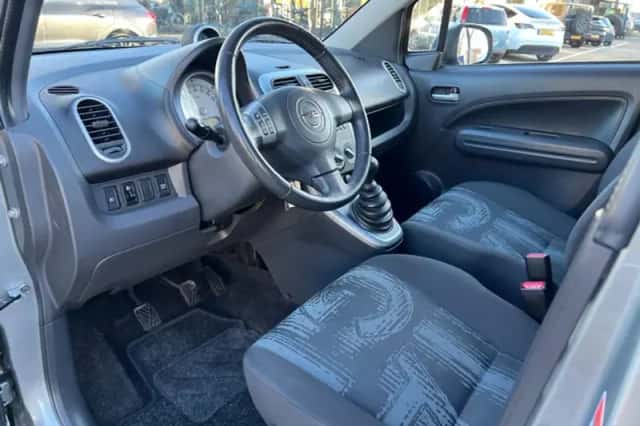 Opel Agila (2011) thumbnail 5