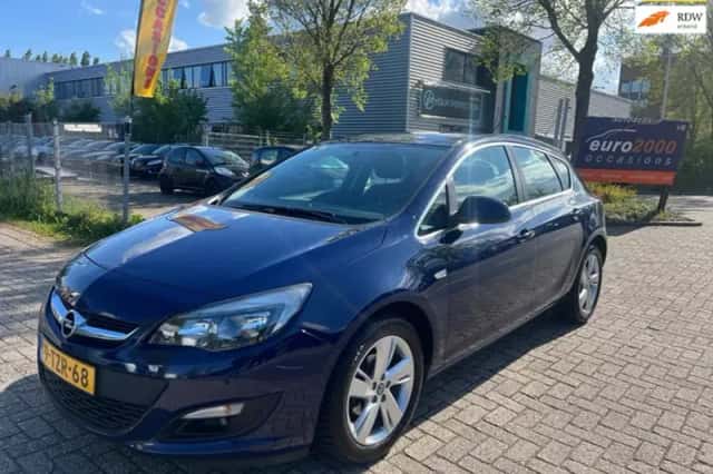 Opel Astra (2014) thumbnail 1