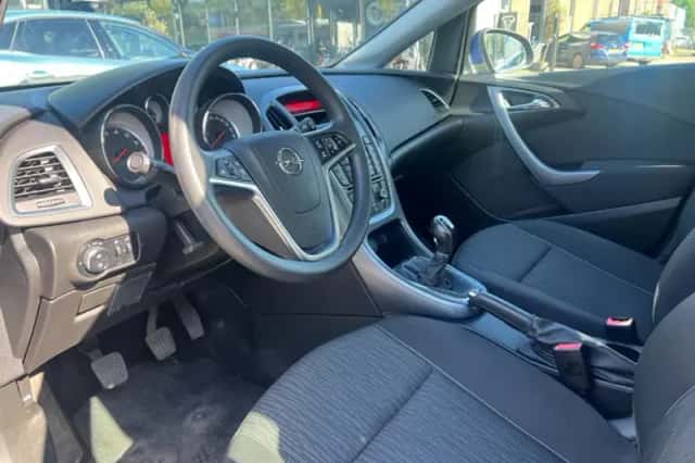 Opel Astra (2014) thumbnail 5