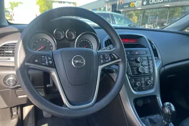 Opel Astra (2014) thumbnail 6