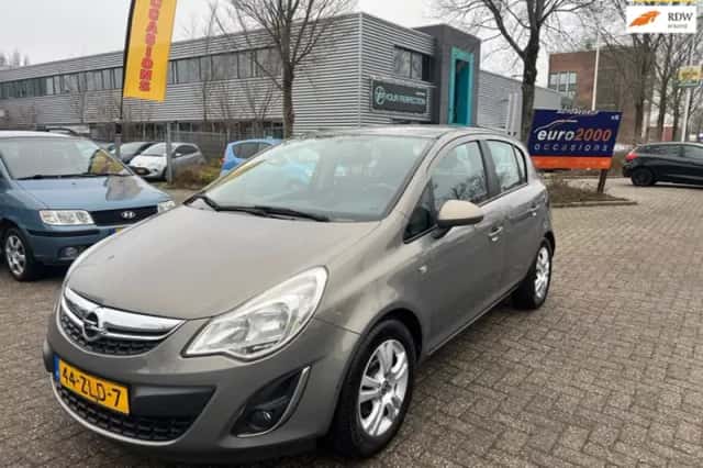 Opel Corsa (2013) thumbnail 1