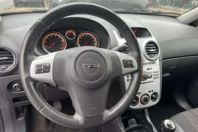 Opel Corsa (2013) thumbnail 6