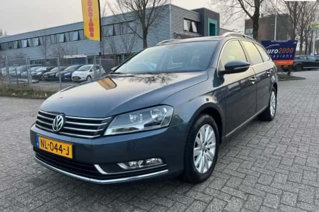 Volkswagen Passat (2012) thumbnail 1