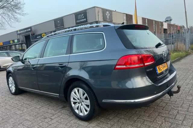 Volkswagen Passat (2012) thumbnail 4