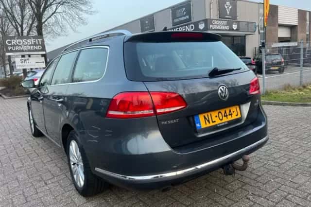 Volkswagen Passat (2012) thumbnail 5