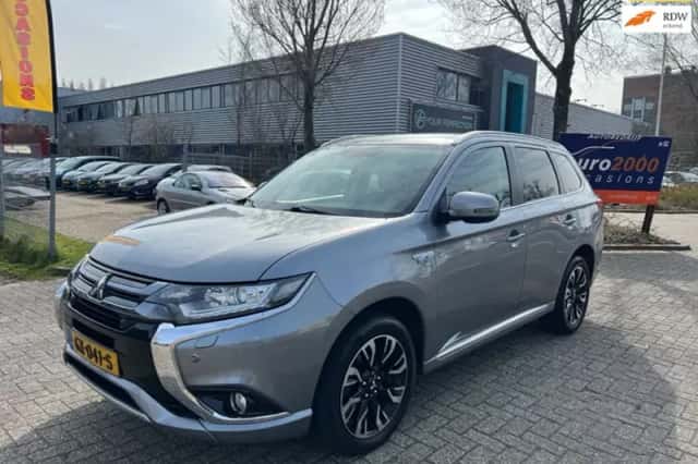 Mitsubishi Outlander (2015) thumbnail 1