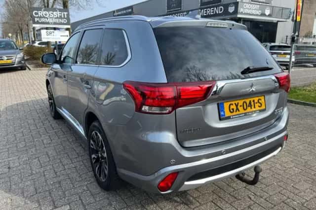 Mitsubishi Outlander (2015) thumbnail 4