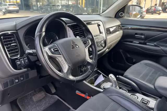 Mitsubishi Outlander (2015) thumbnail 6