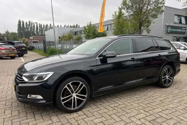 Volkswagen Passat (2016) thumbnail 2