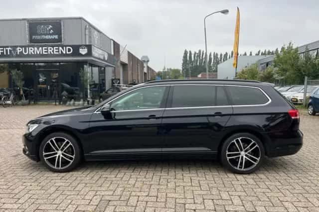 Volkswagen Passat (2016) thumbnail 3