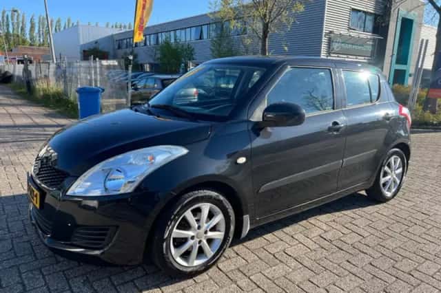 Suzuki Swift (2012) thumbnail 2