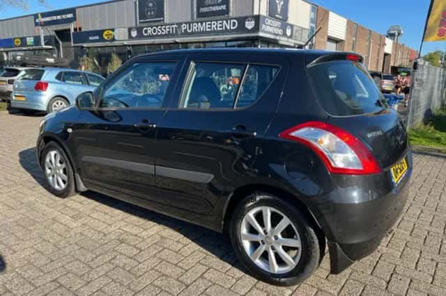 Suzuki Swift (2012) thumbnail 3