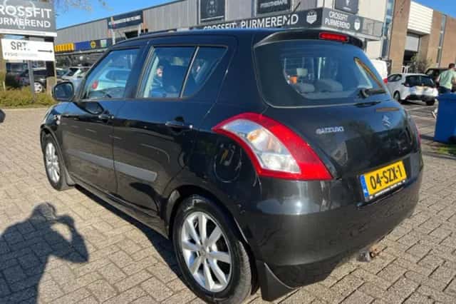 Suzuki Swift (2012) thumbnail 4