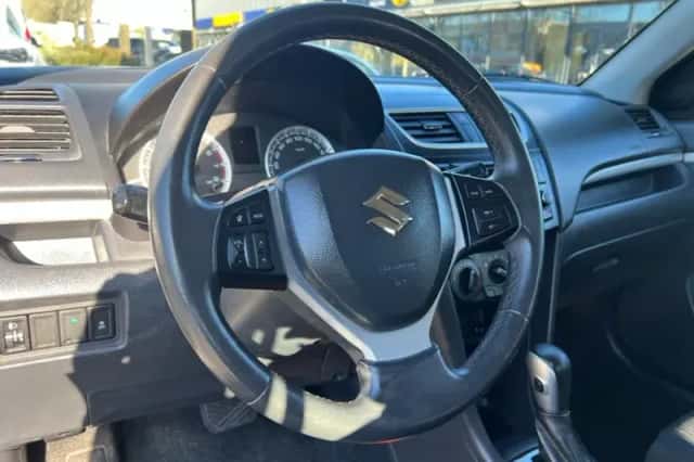 Suzuki Swift (2012) thumbnail 6