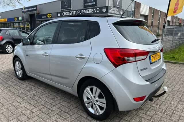 Hyundai ix20 (2012) thumbnail 3