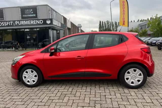 Renault Clio (2015) thumbnail 3