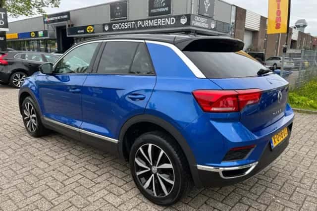 Volkswagen T-Roc (2019) thumbnail 3
