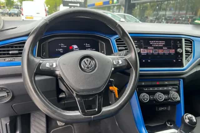 Volkswagen T-Roc (2019) thumbnail 6