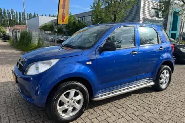 Daihatsu Terios (2009) thumbnail 2