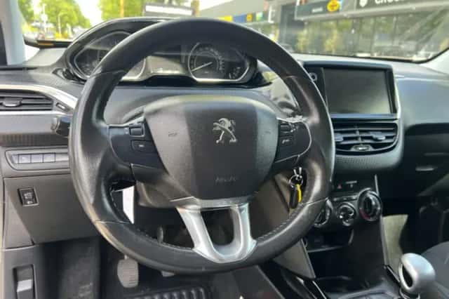 Peugeot 2008 (2019) thumbnail 6