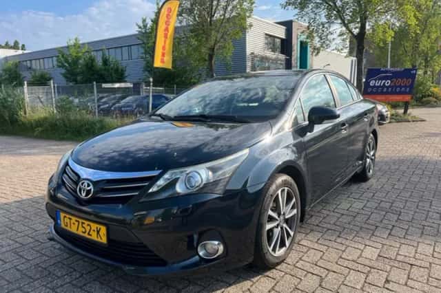 Toyota Avensis (2012) thumbnail 1