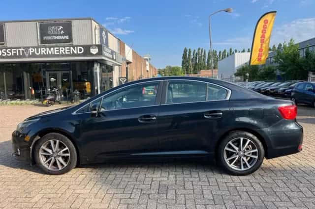 Toyota Avensis (2012) thumbnail 3