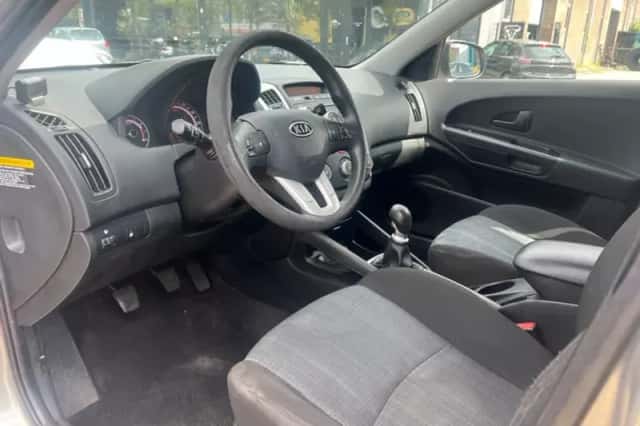 Kia Ceed (2010) thumbnail 5