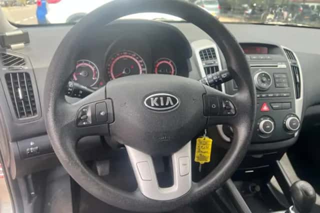 Kia Ceed (2010) thumbnail 6