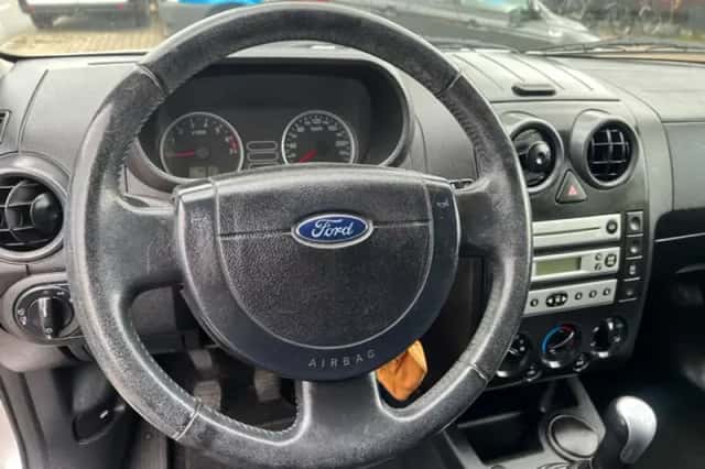 Ford Fusion (2005) thumbnail 6