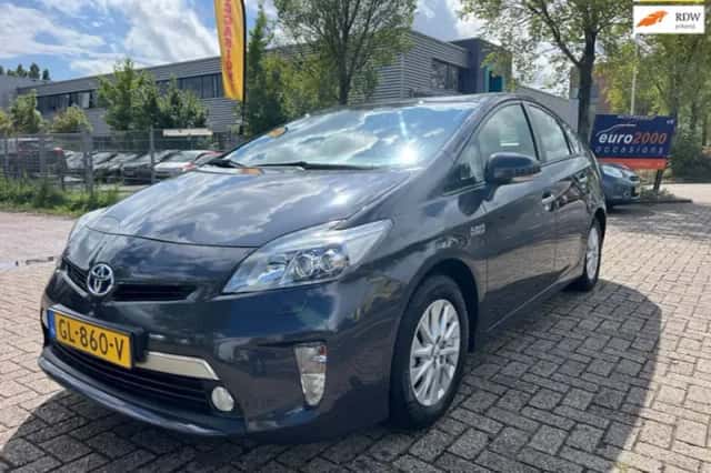 Toyota Prius (2015) thumbnail 1