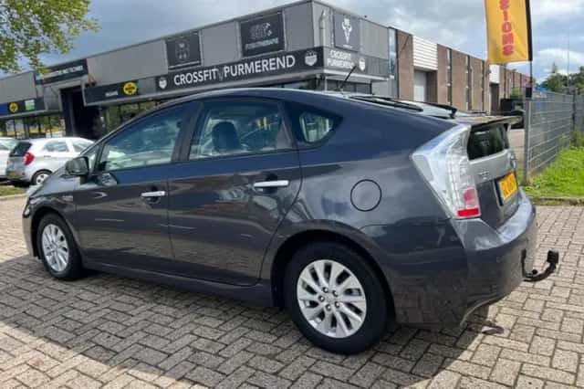 Toyota Prius (2015) thumbnail 4