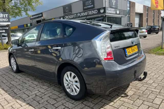 Toyota Prius (2015) thumbnail 5