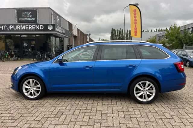 Škoda Octavia (2017) thumbnail 3