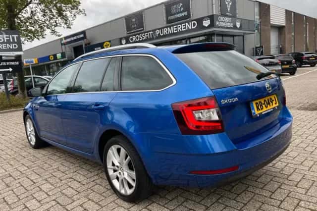 Škoda Octavia (2017) thumbnail 4