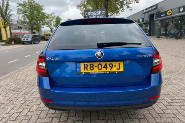 Škoda Octavia (2017) thumbnail 5