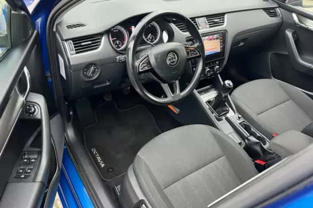 Škoda Octavia (2017) thumbnail 6