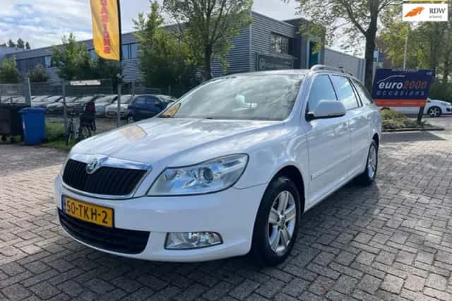 Škoda Octavia (2012) thumbnail 1