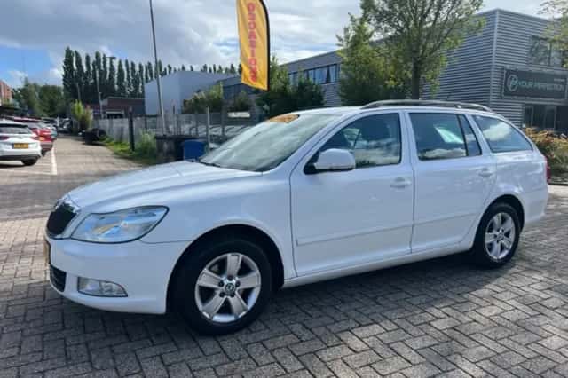 Škoda Octavia (2012) thumbnail 2