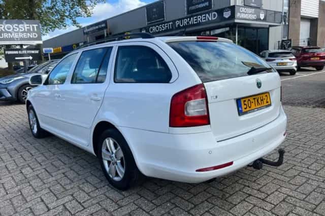 Škoda Octavia (2012) thumbnail 4