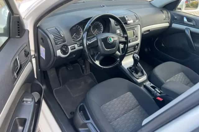 Škoda Octavia (2012) thumbnail 6