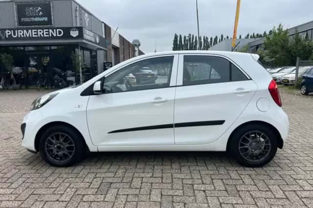 Kia Picanto (2012) thumbnail 3