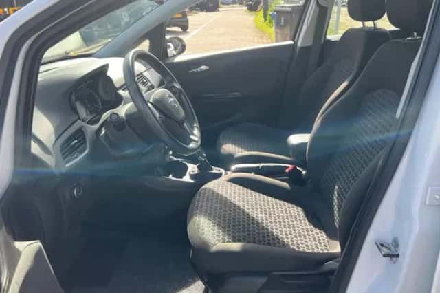 Opel Corsa (2015) thumbnail 6