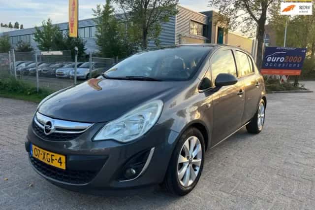 Opel Corsa (2012) thumbnail 1
