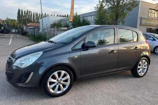 Opel Corsa (2012) thumbnail 2