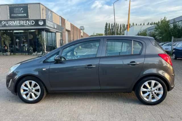 Opel Corsa (2012) thumbnail 3